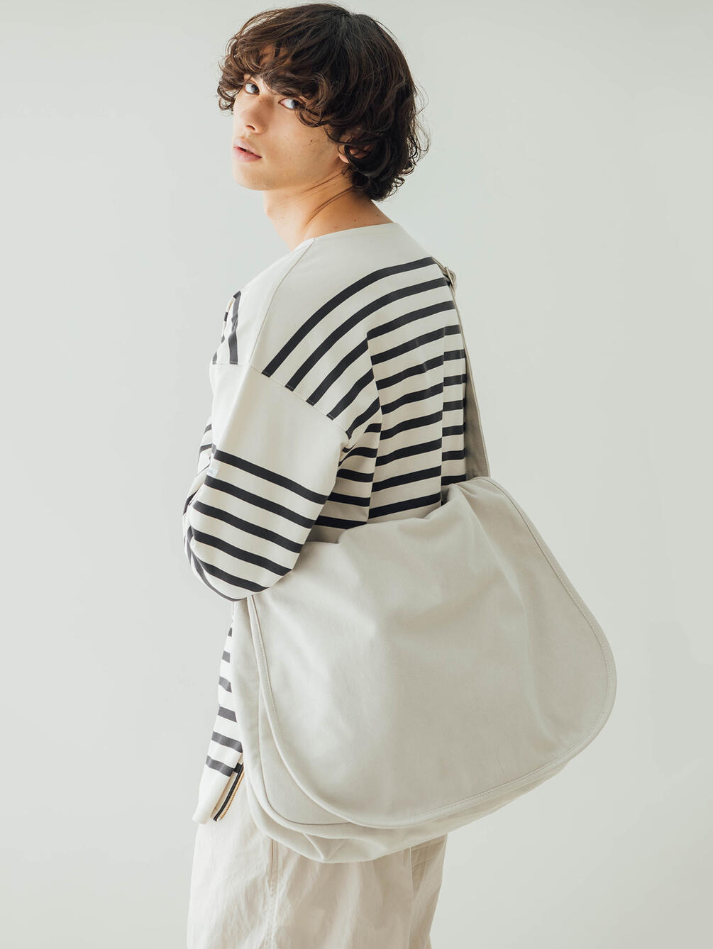 Orcival Depuis 1939 ナイロンツイル ビッグメッセンジャーバッグ ショルダーバッグ Bshop ビショップ Bshop Orcival Depuis 1939 ナイロンツイル ビッグメッセンジャーバッグ ショルダーバッグ Bshop ビショップ Bshop