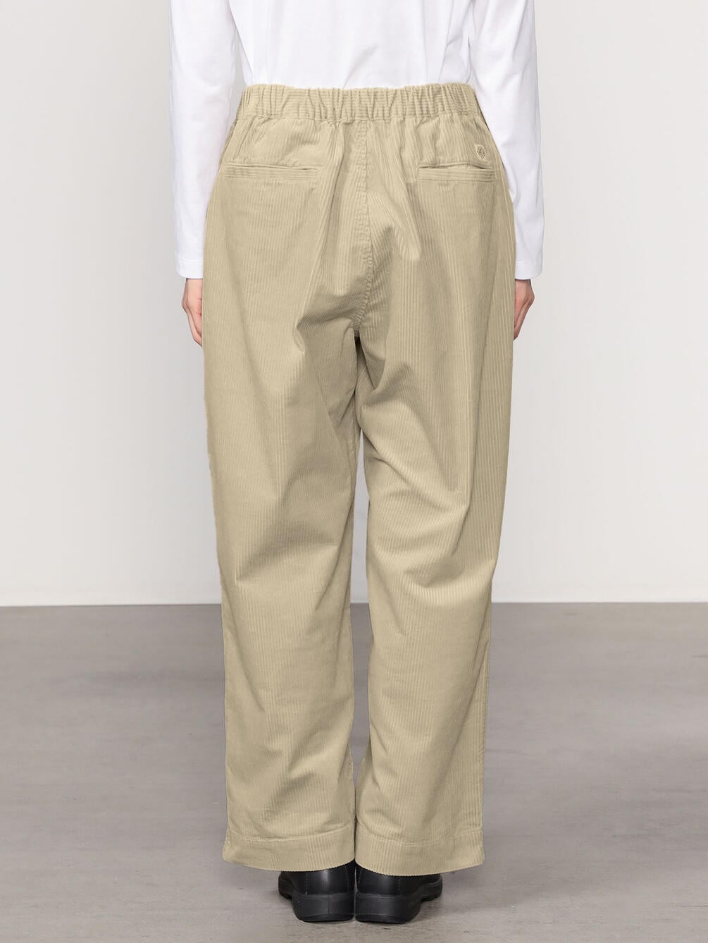 新品タグ付き 
PHENIX　フェニックスパンツ
サイズ  M DANTON | コーデュロイ イージークロップドパンツ WOMEN