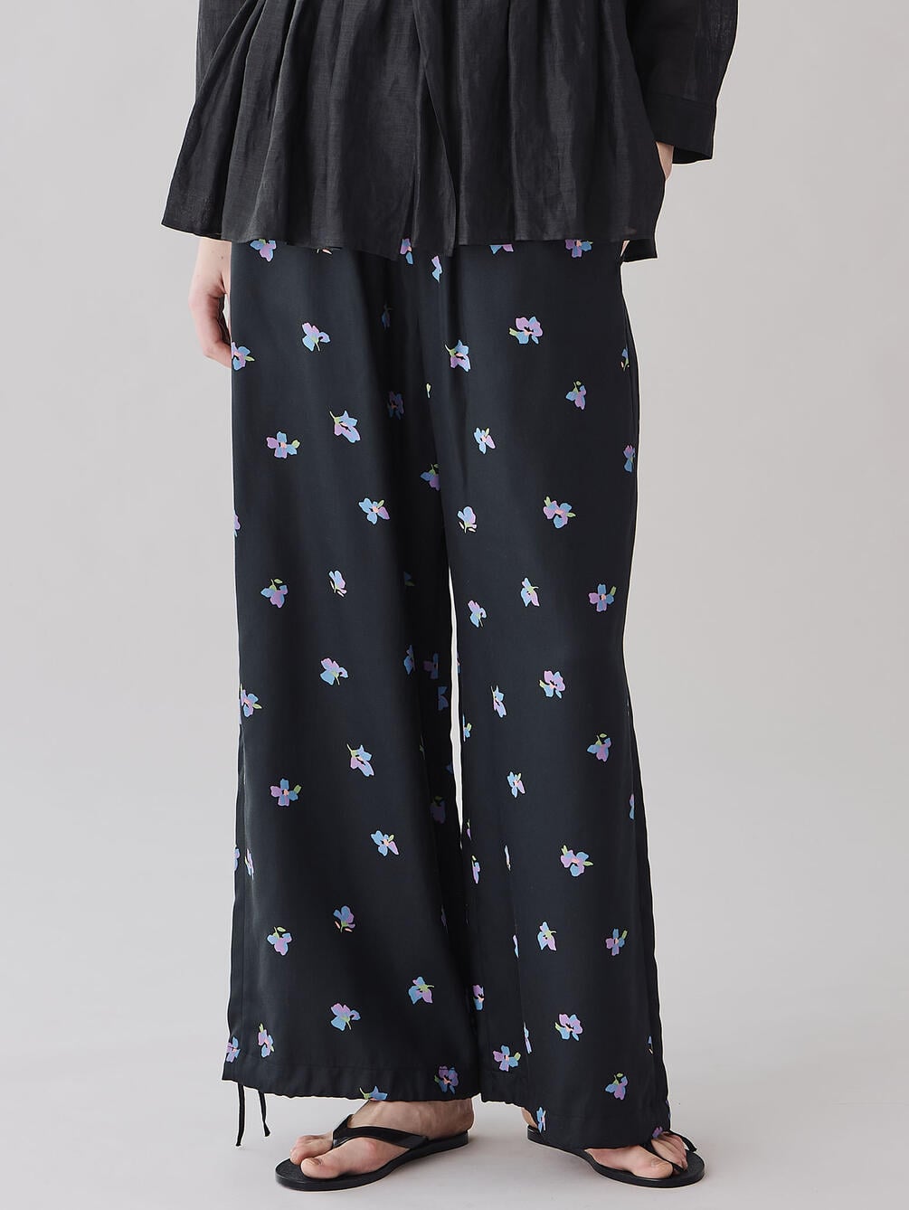 ＜先行予約＞LE GLAZIK | ツイルプリント エラスティックパンツ WOMEN