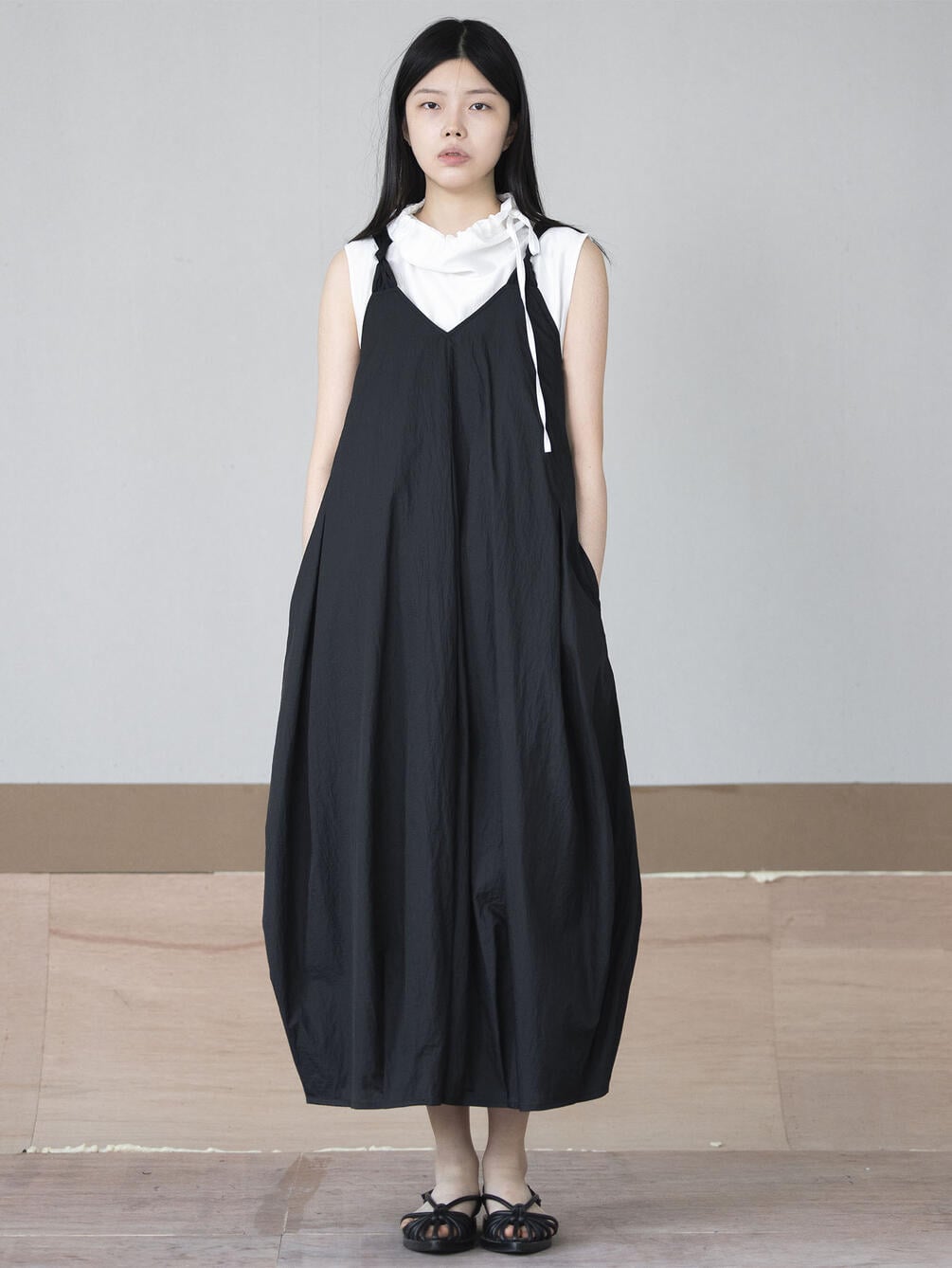 eunoia | ツイスト Vネックノースリーブワンピース WOMEN