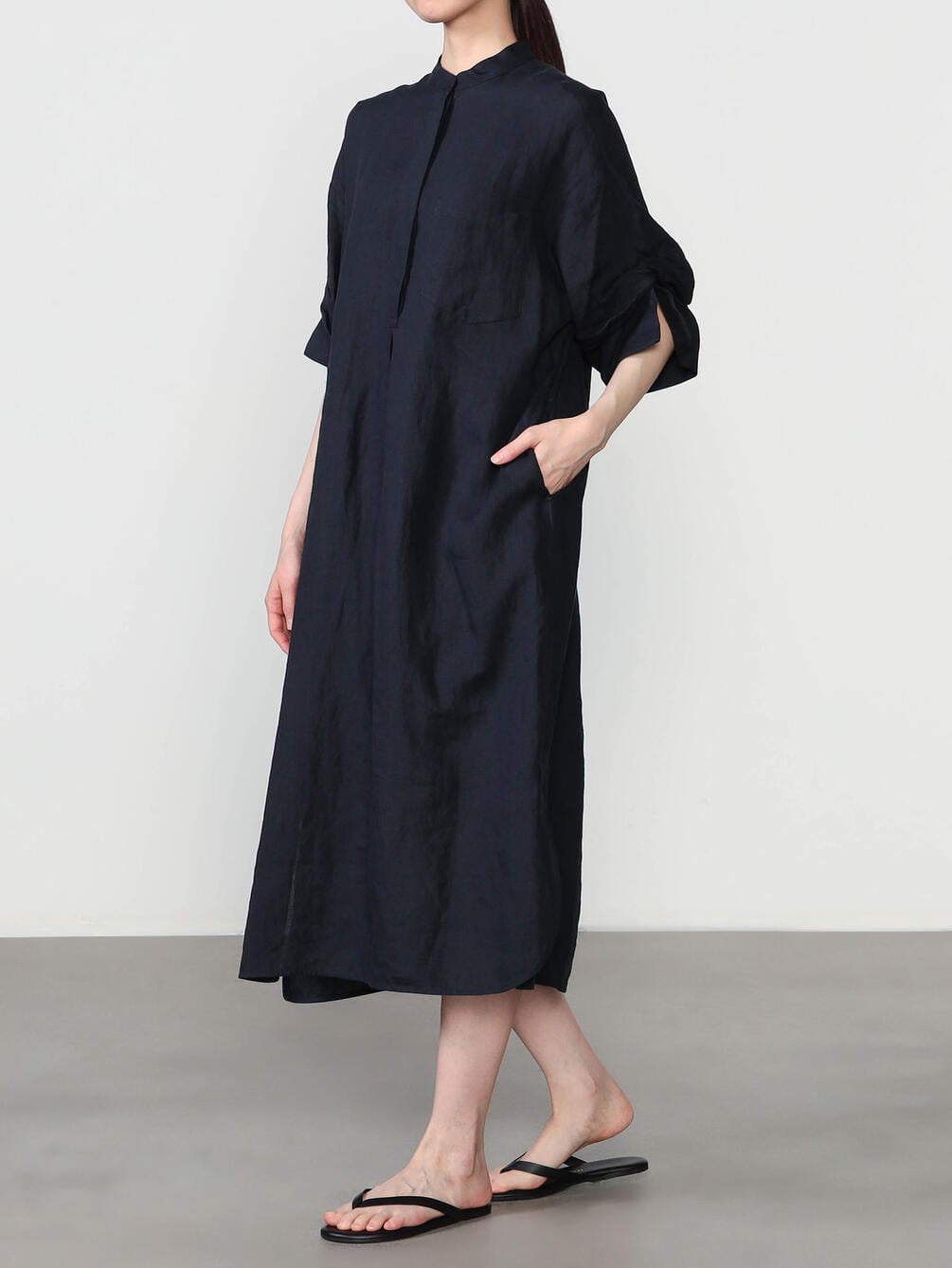 TICCA |〈別注〉リネン ツイストスリーブワンピース WOMEN
