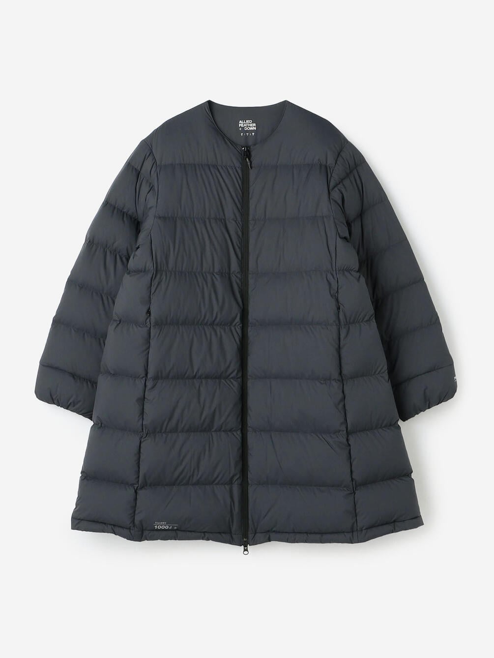 ALLIED FEATHER + DOWN | 〈別注〉ナイロン ノーカラーダウンコート WOMEN