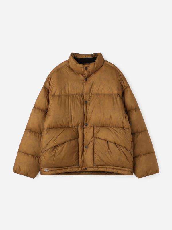 ALLIED FEATHER + DOWN | 〈別注〉ナイロン スタンドカラーダウンジャケット MEN