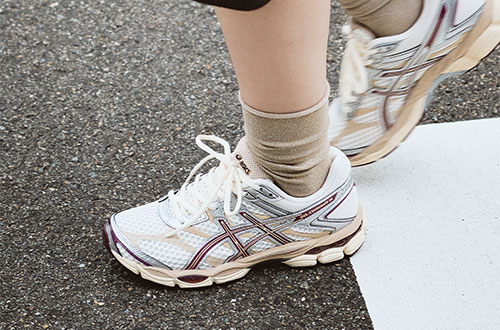 ASICS｜快適なライフスタイルシューズとして再登場した『GEL-CUMULUS 16』
