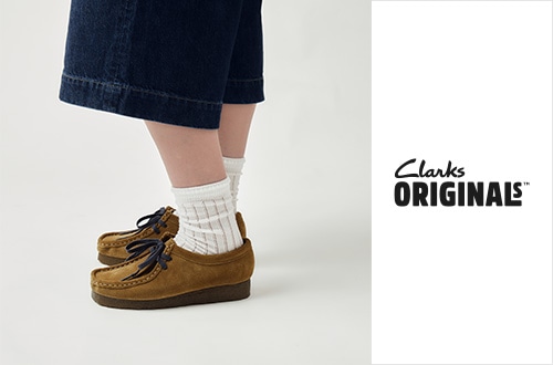 CLARKS｜タイムレスなデザインのスエードシューズ。